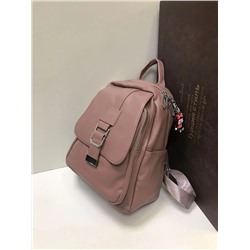 Женский рюкзак Экокожа с пряжкой и брелком розовый