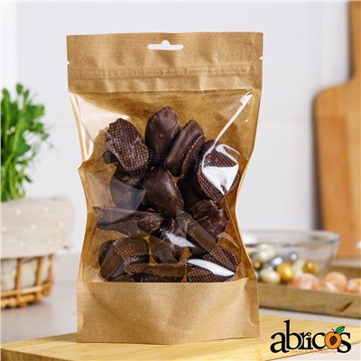 Абрикос в темном шоколаде